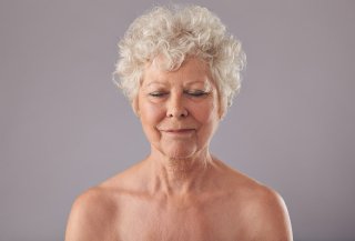 Traiter le vieillissement du visage à partir de 70 ans