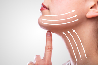 Lifting du cou à Limoges : quelles alternatives à la chirurgie ?