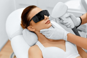 Épilation laser du visage, avantages et inconvénients