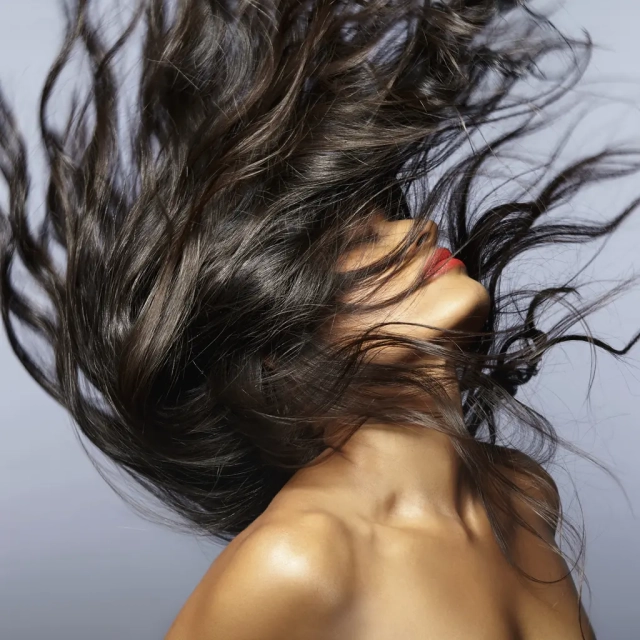 Favoriser la repousse des cheveux et améliorer la densité capillaire